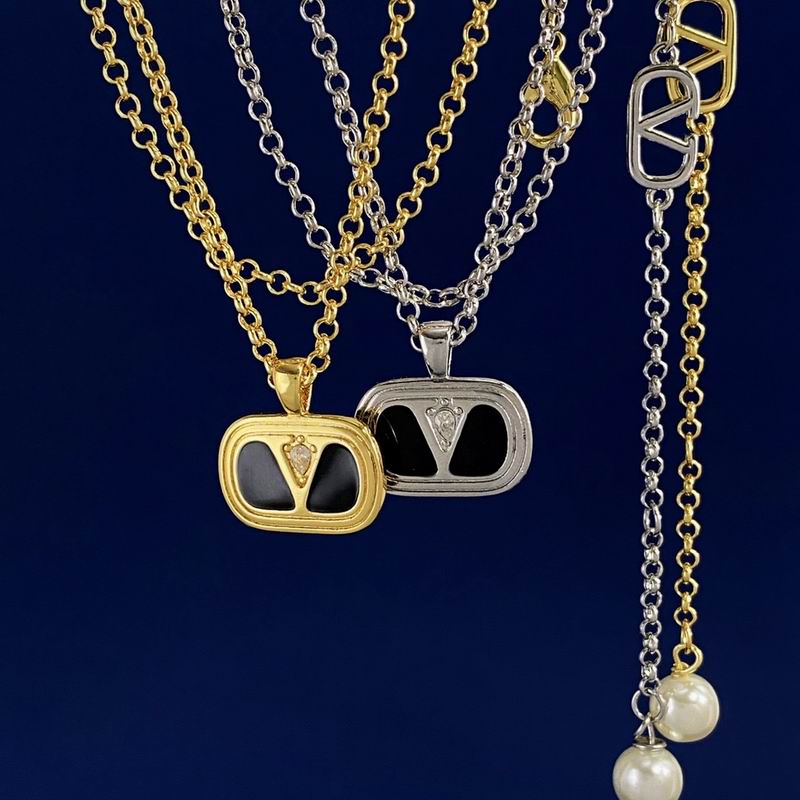 Valentino necklace 03yxh57